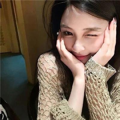 俏皮女学生